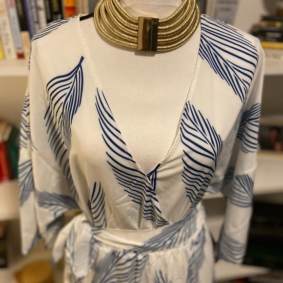 Feather Print maxi dress with a side split - Picture 3 of 7